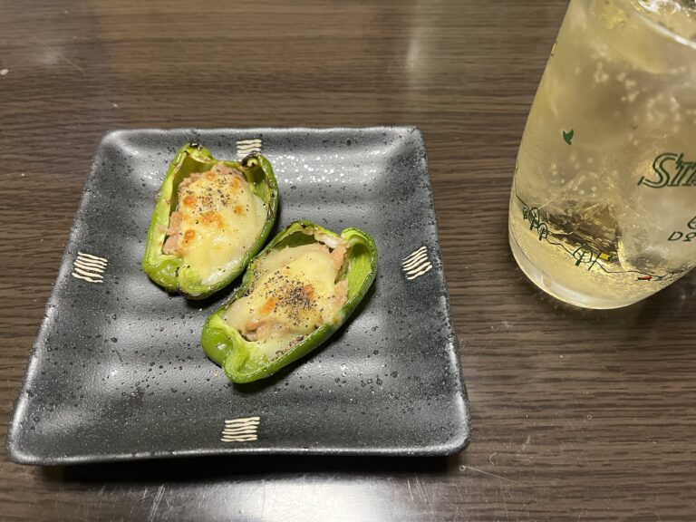 【おつまみレシピ】ピーマンのツナマヨチーズ焼き｜とろ～り濃厚、おかわり必至！
