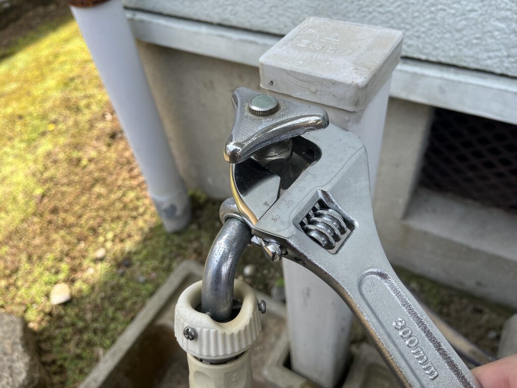 上部ナット緩め