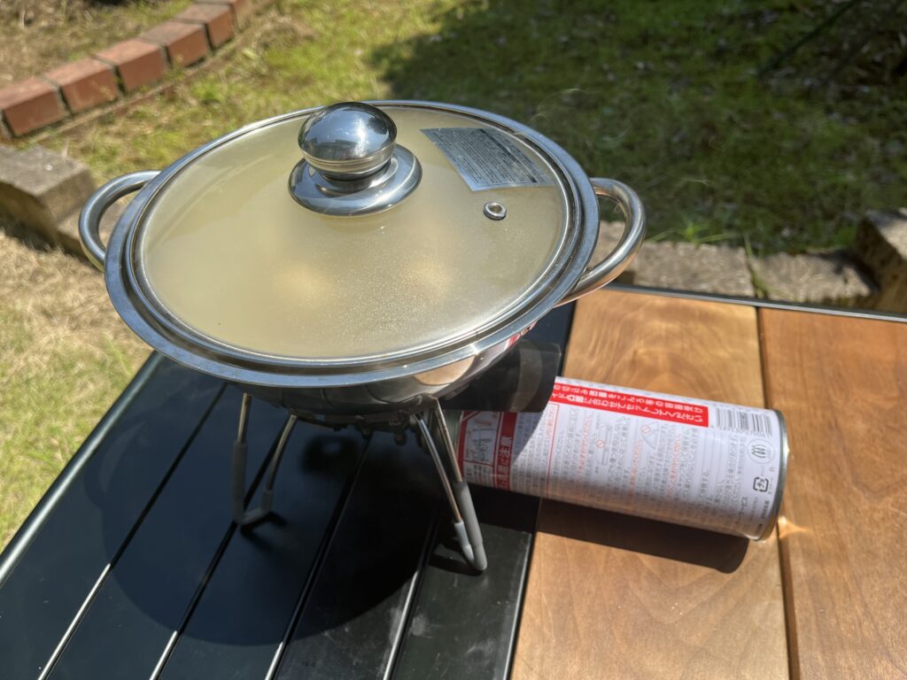 煙が鍋に充満している