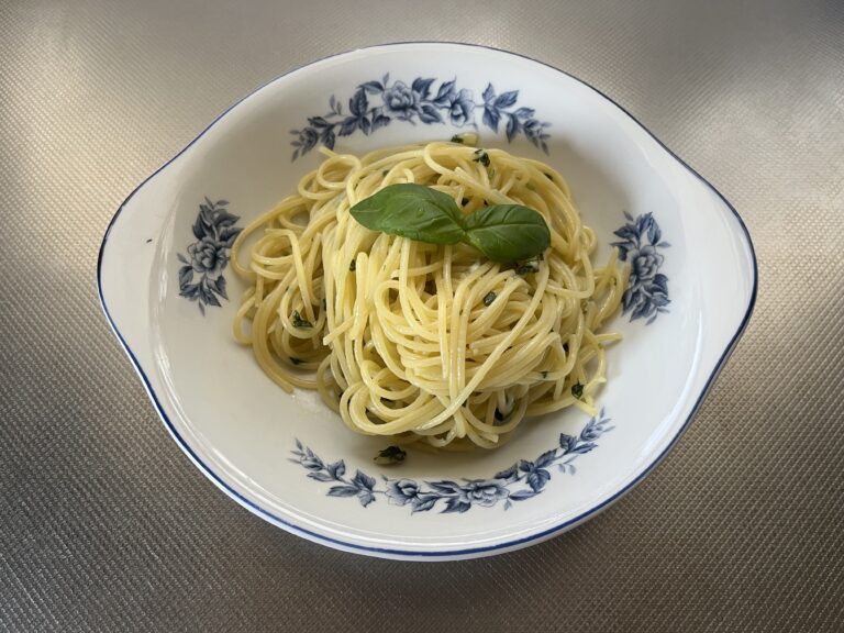 【家庭菜園ごはん】家庭菜園のバジルで作る！なんちゃってバジルソースパスタ｜ブンブンチョッパー大活躍？