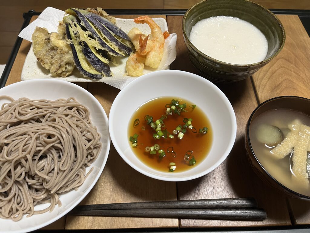 ナスの天ぷらと、とろろそば