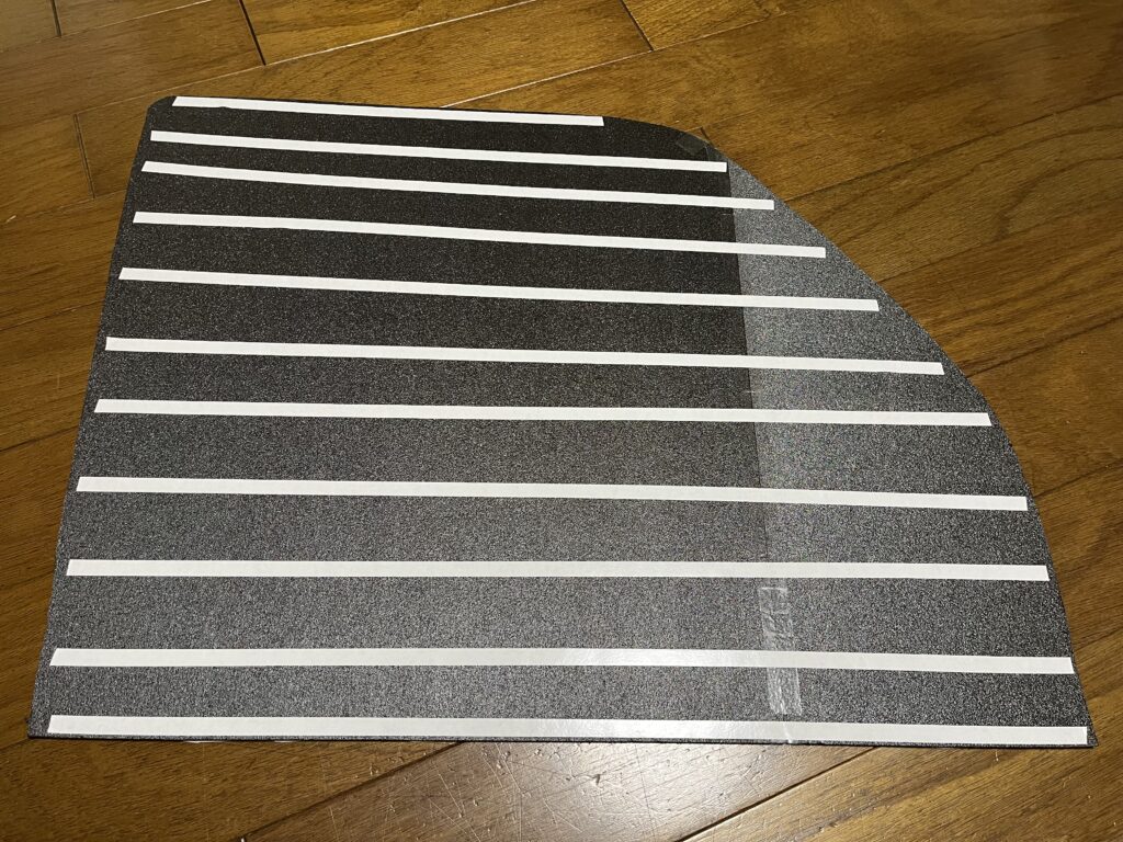 両面テープを張り付けたカラーボード