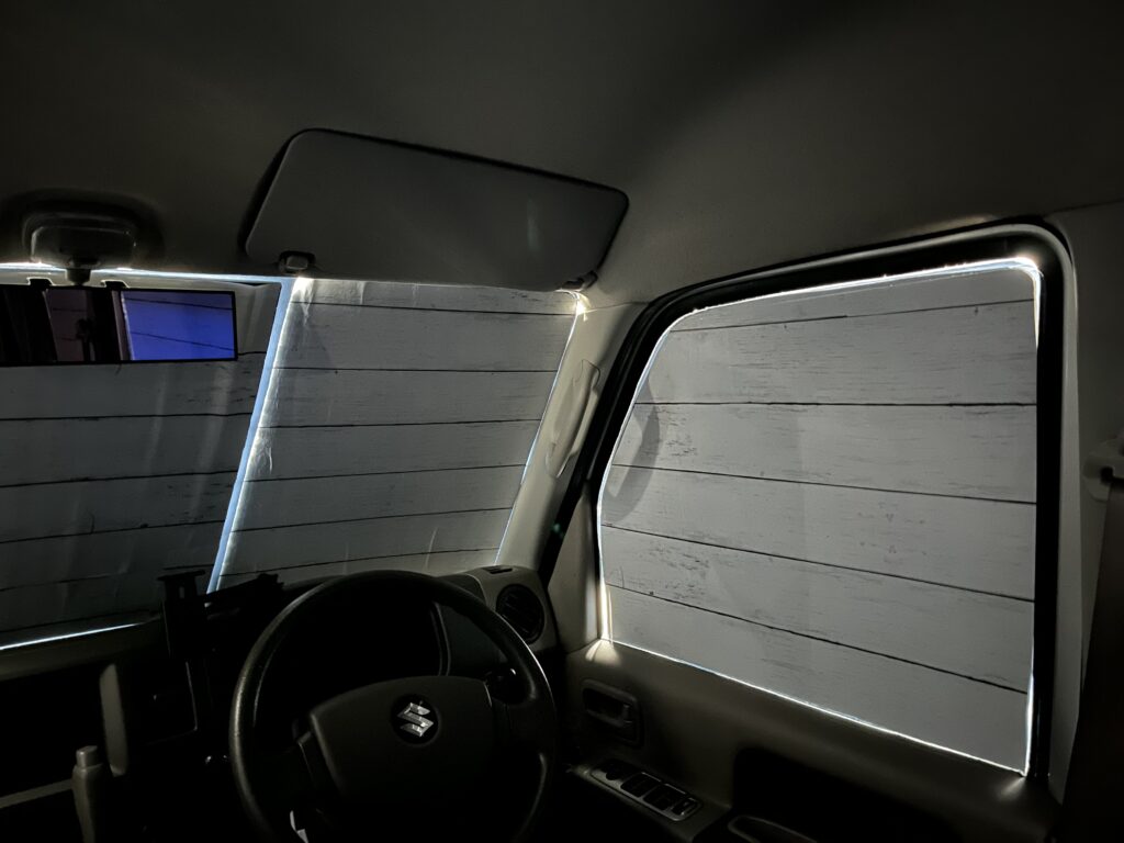 サンシェードを装着した車内の様子