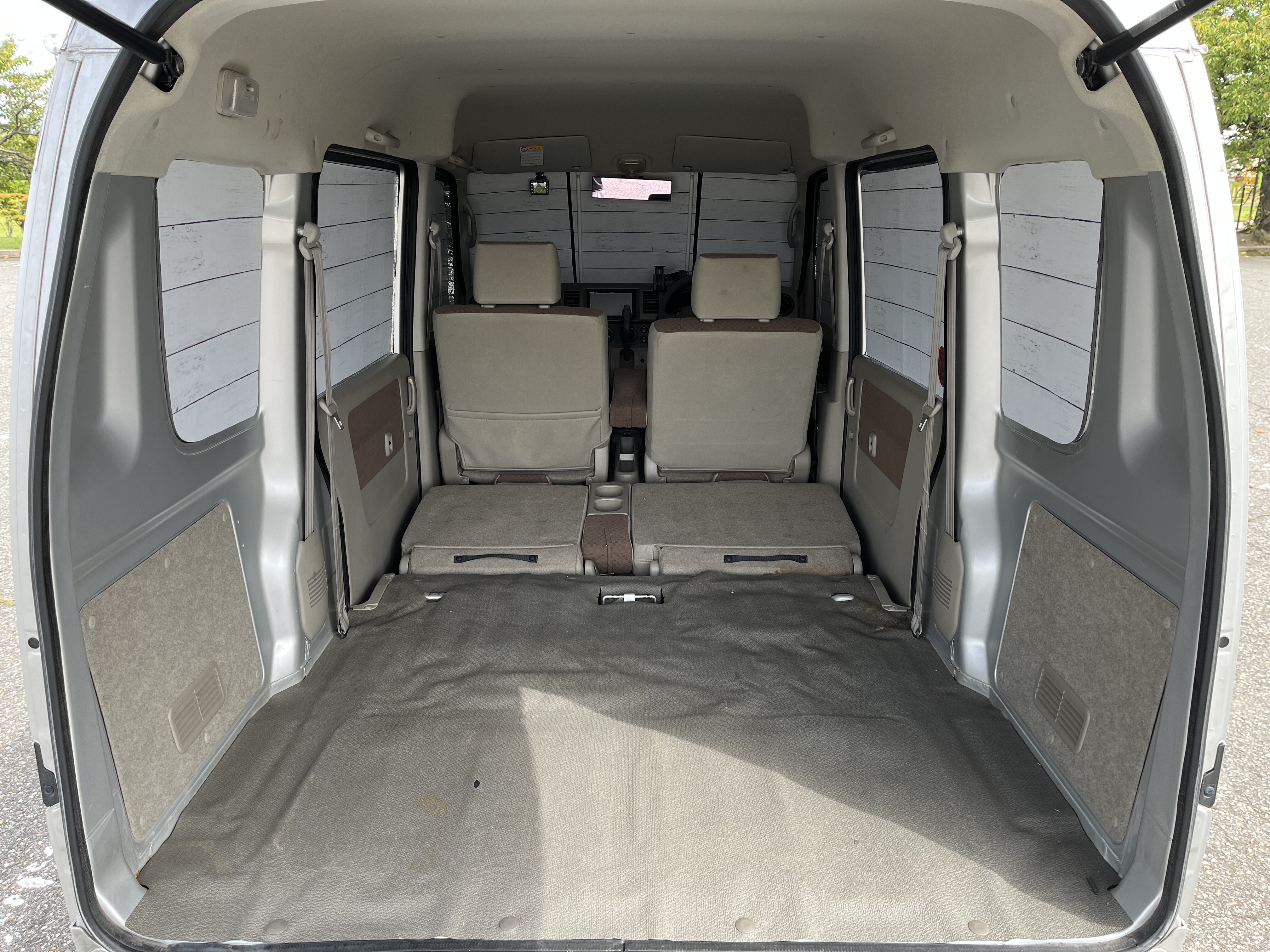 サンシェードを装着した車内の様子