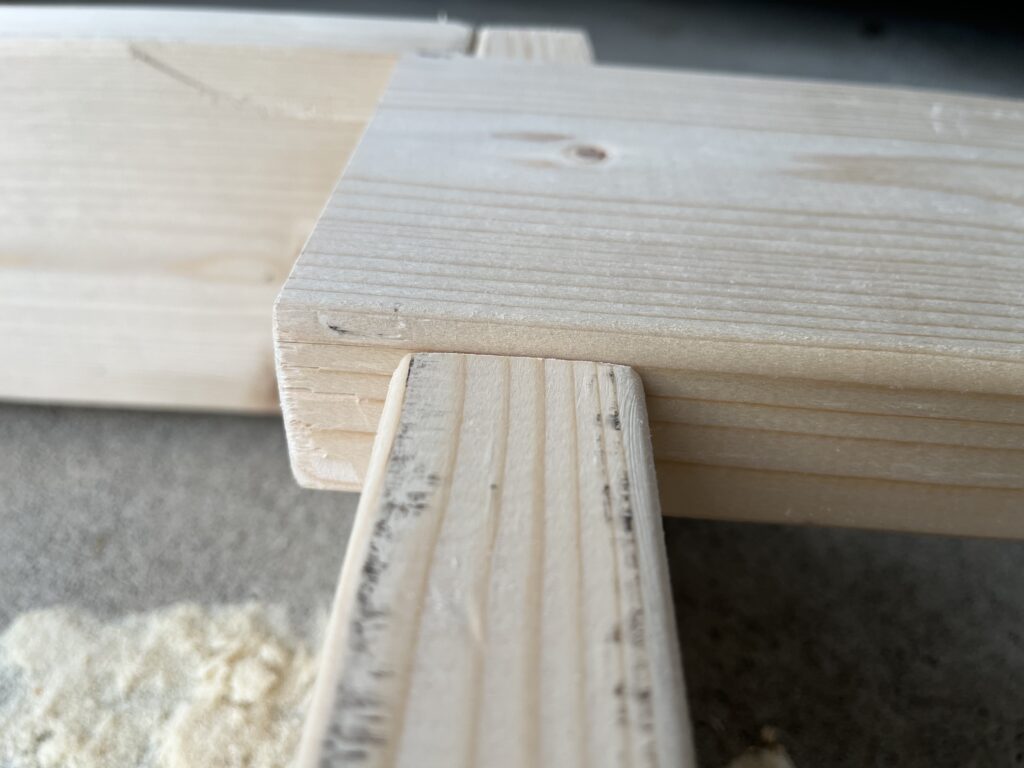 数㎜ツラより高い様子