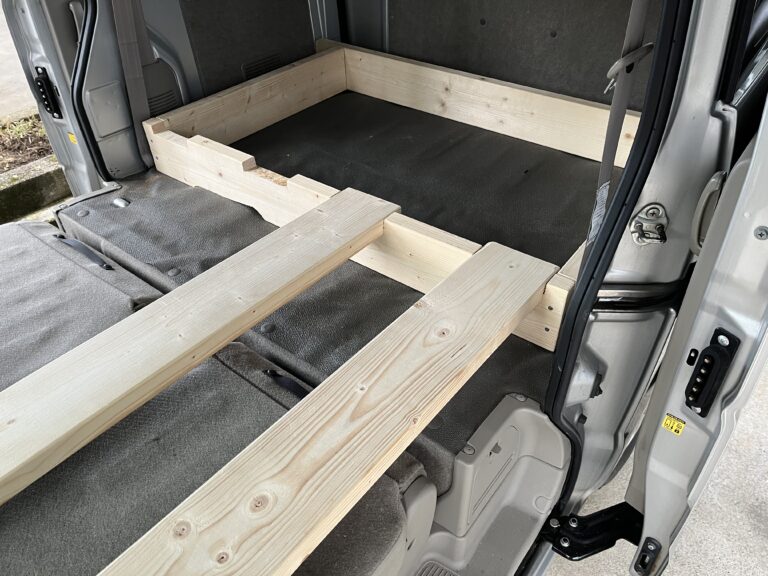 【エブリイ車中泊DIY】相欠き接ぎ＋折りたたみ脚で前部土台づくり！水平問題で心が1㎜折れた編【DA64V車中泊計画⑥】