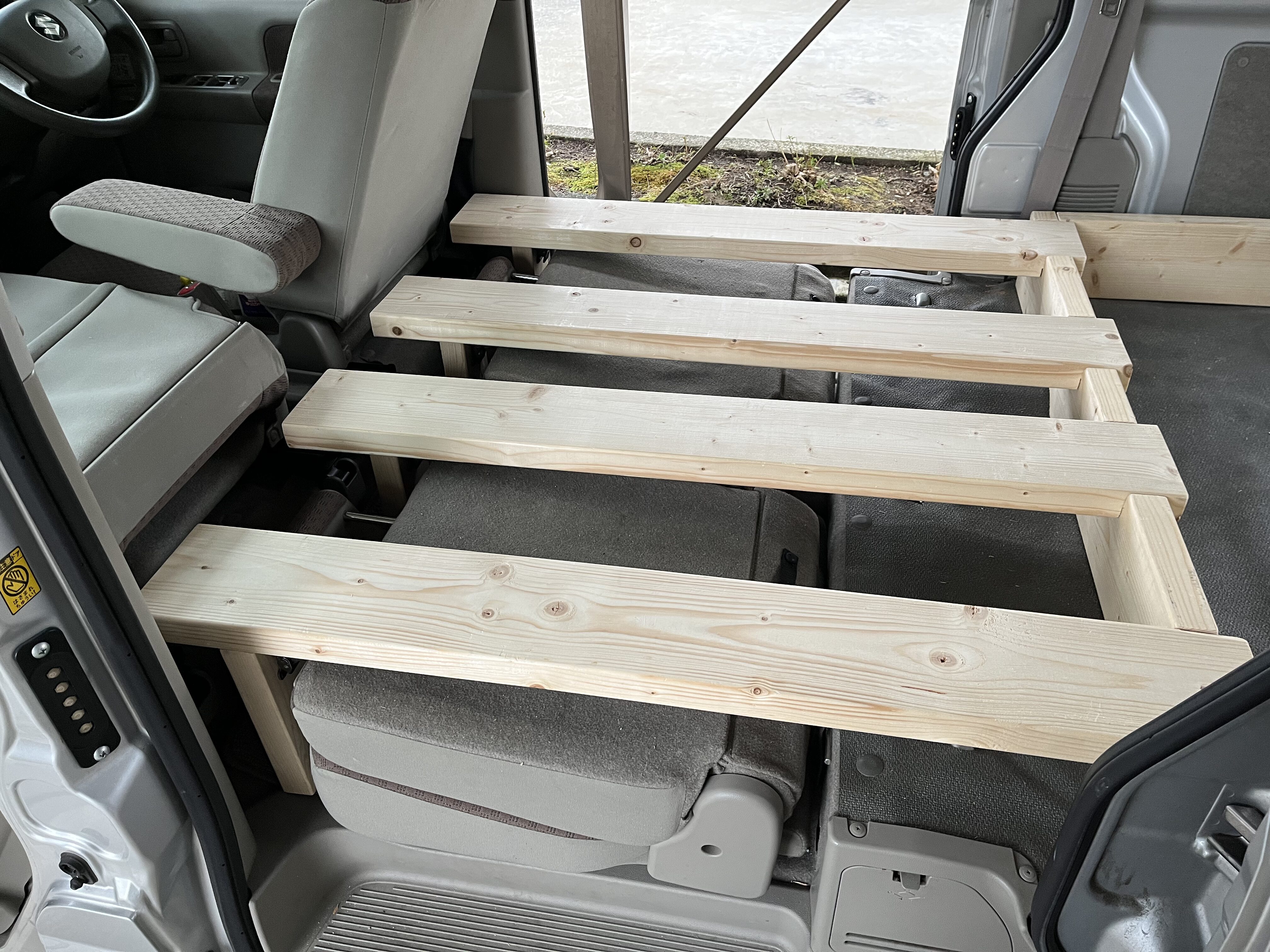 前部土台をセットした様子