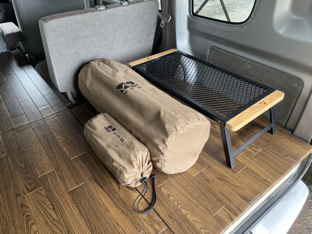 出発前の荷造りでギアを積み込んだ様子