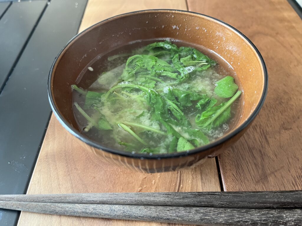 小カブの間引き菜で作った味噌汁