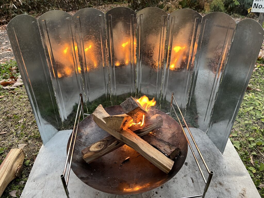 焚き火台とウインドスクリーンのセット