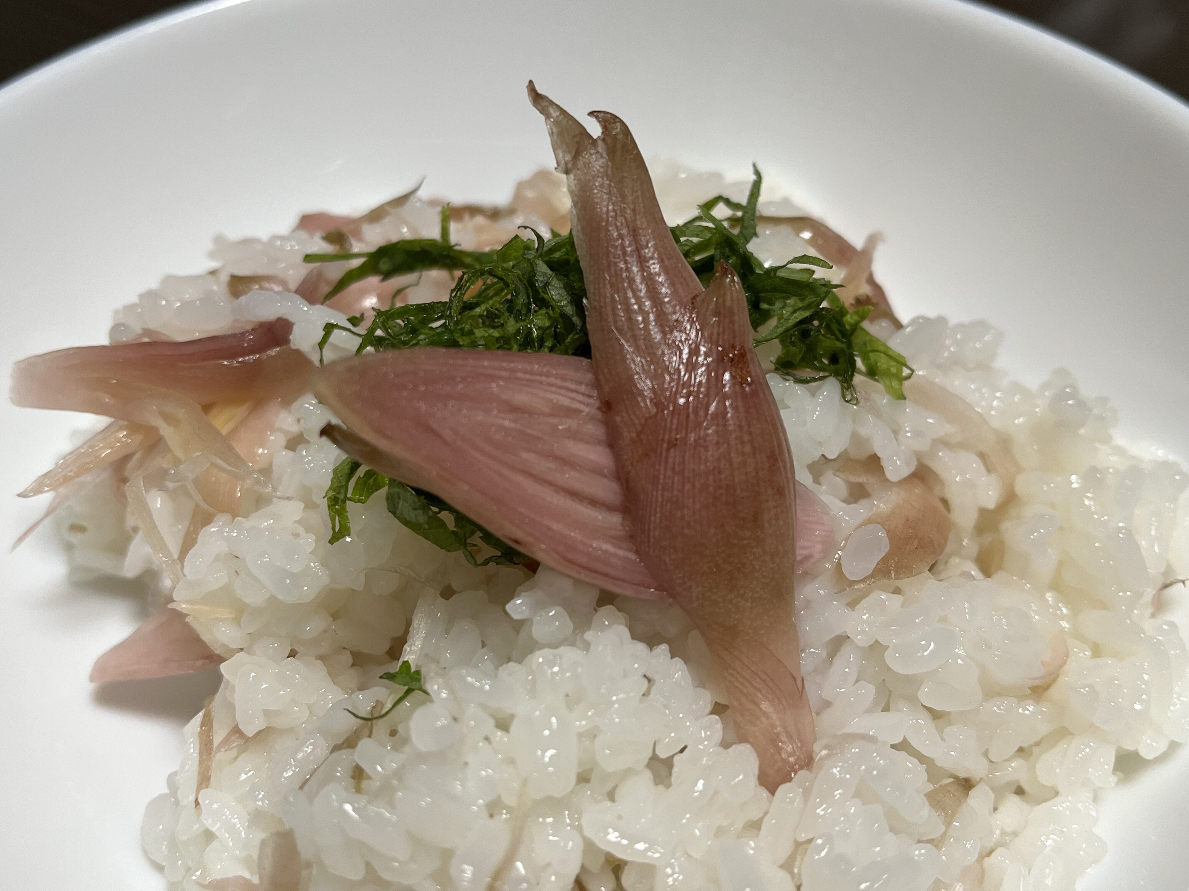 器に盛られたみょうが寿司