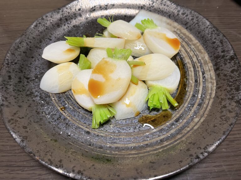 【家庭菜園ごはん】初収穫の小カブで、素材を味わう一品「小カブのシンプル茹で」