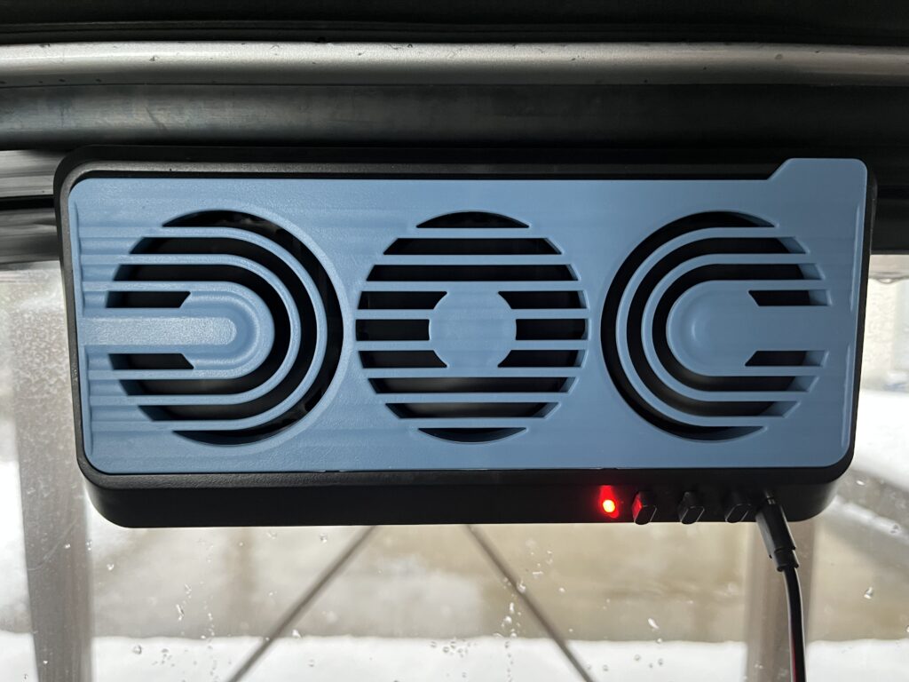 本体を正面から見た様子