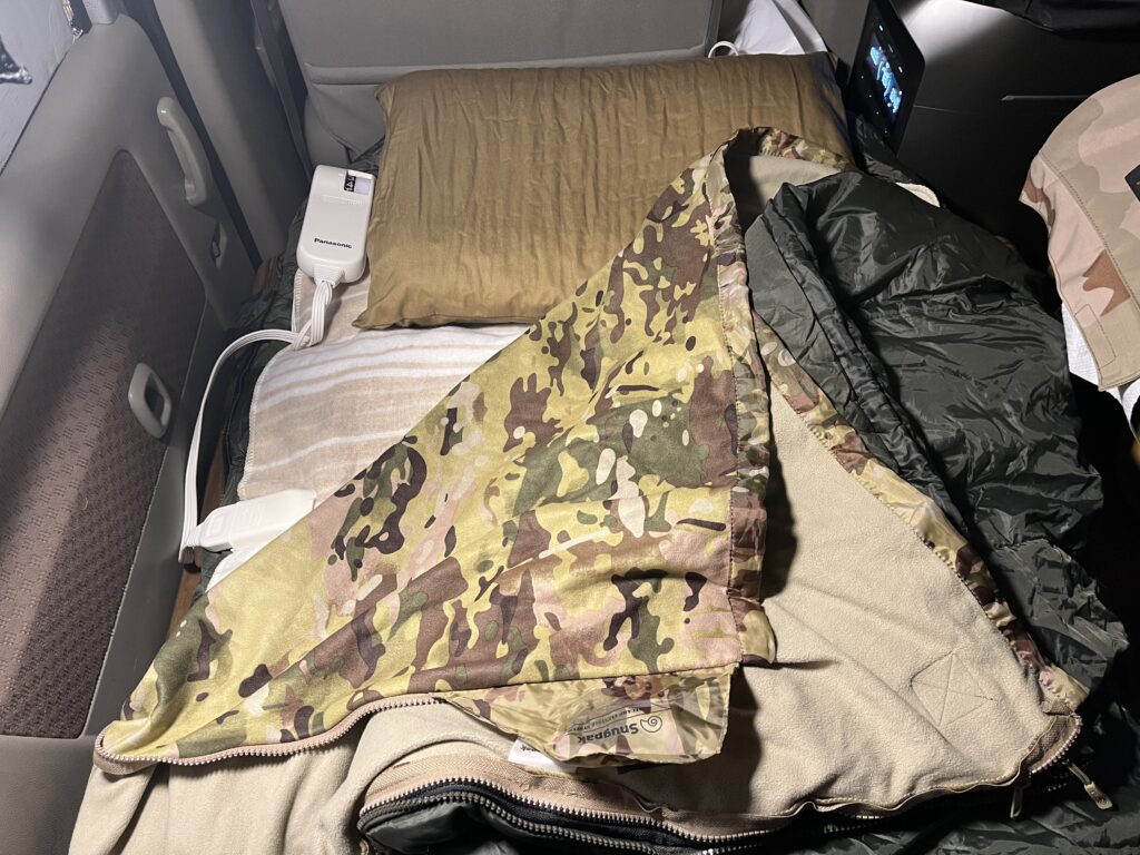 電器しき毛布をシュラフのインナーフリースの下に敷いた様子