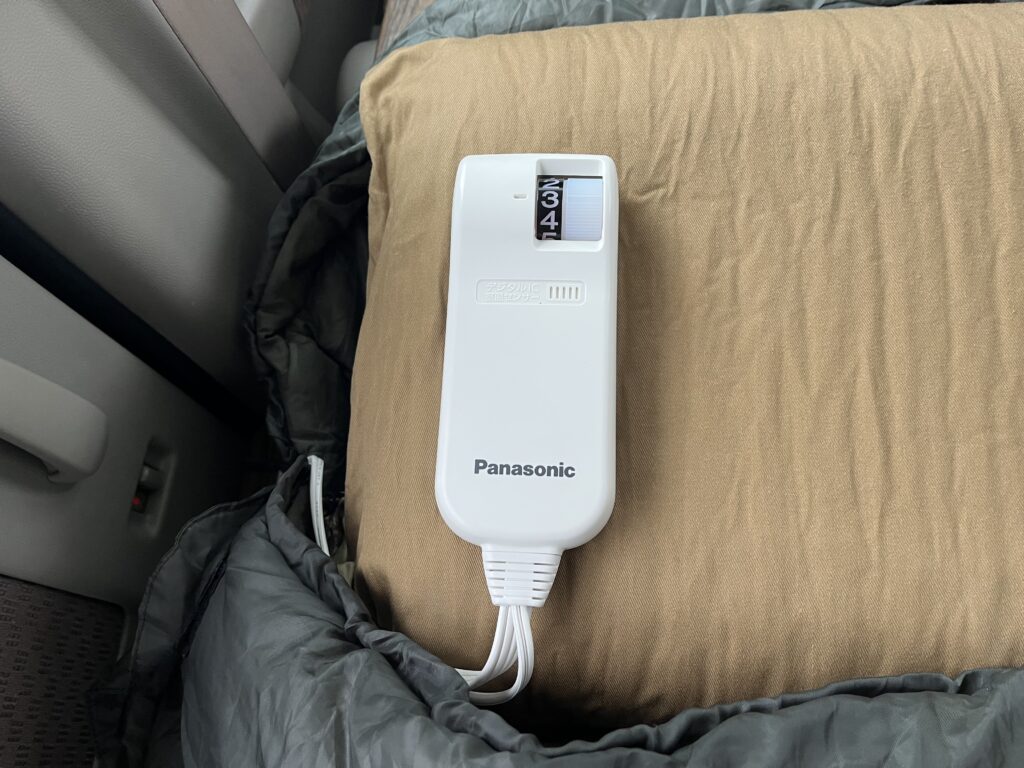 電気しき毛布のコントローラーを「３」にセットした様子