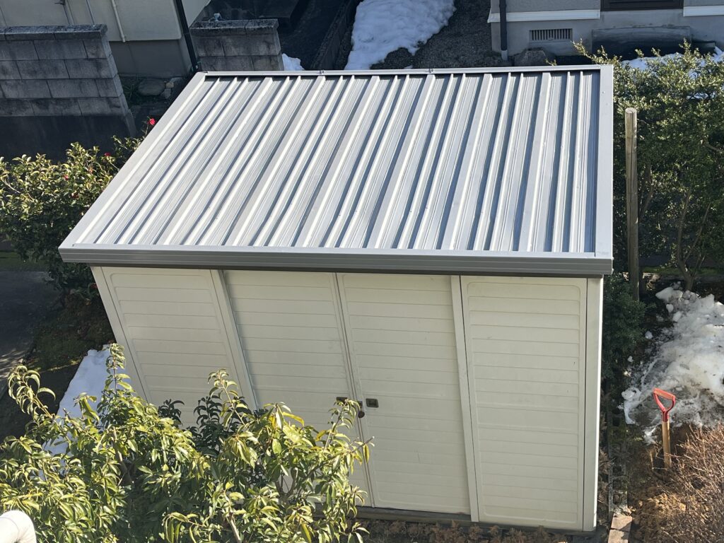 塗装後きれいになった物置