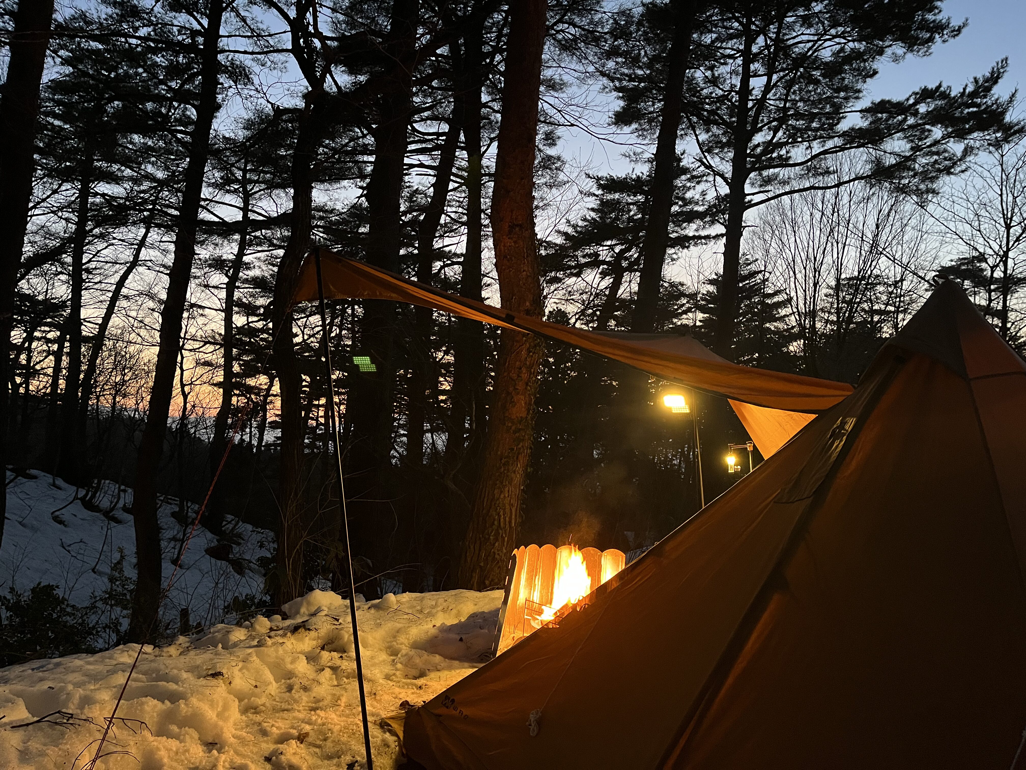 2月下旬の閑乗寺公園キャンプ場。雪中キャンプのテント