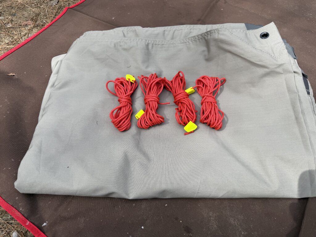 タープと付属品のガイロープ4本