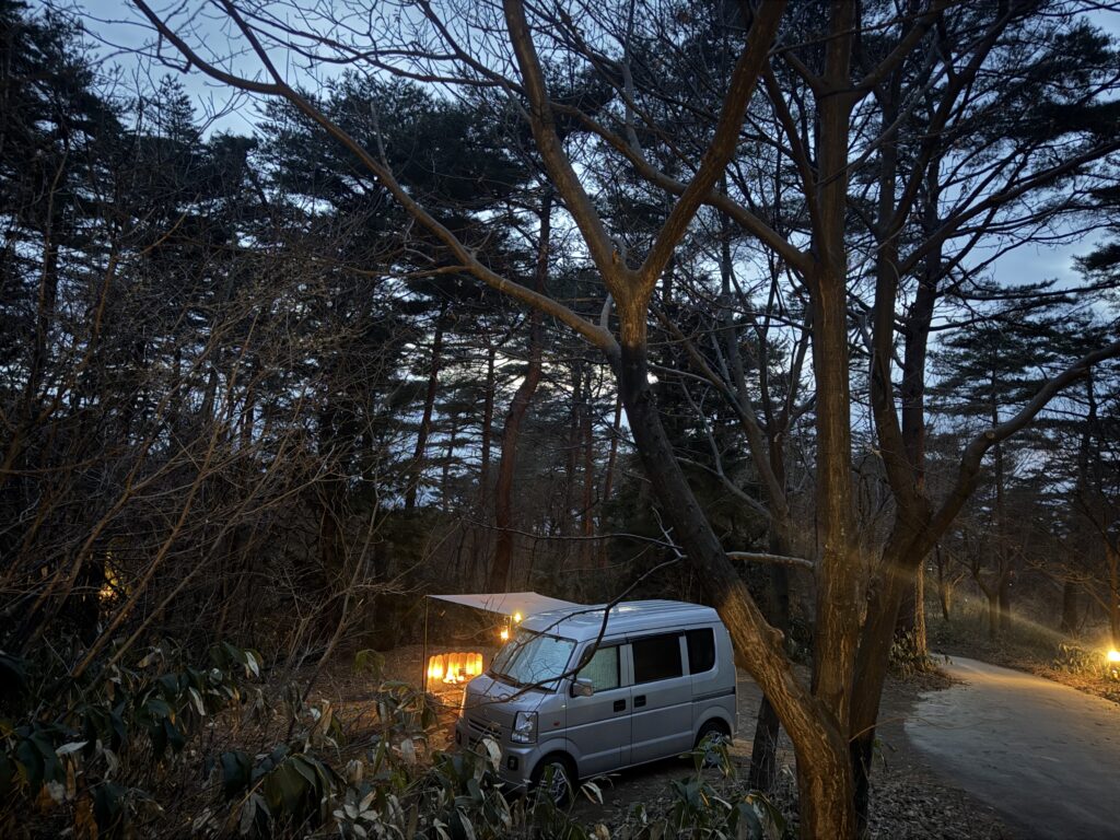 閑乗寺公園キャンプ場の夜へ向かう夕方の様子