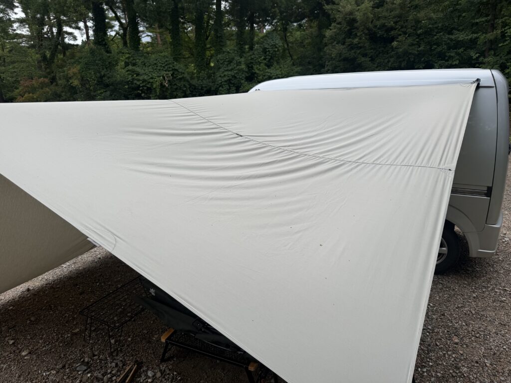 雨が上がった翌朝にほとんど乾いていたTatonka Tarp 4 TC