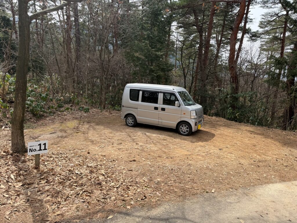 サイト内へ車を入れた様子