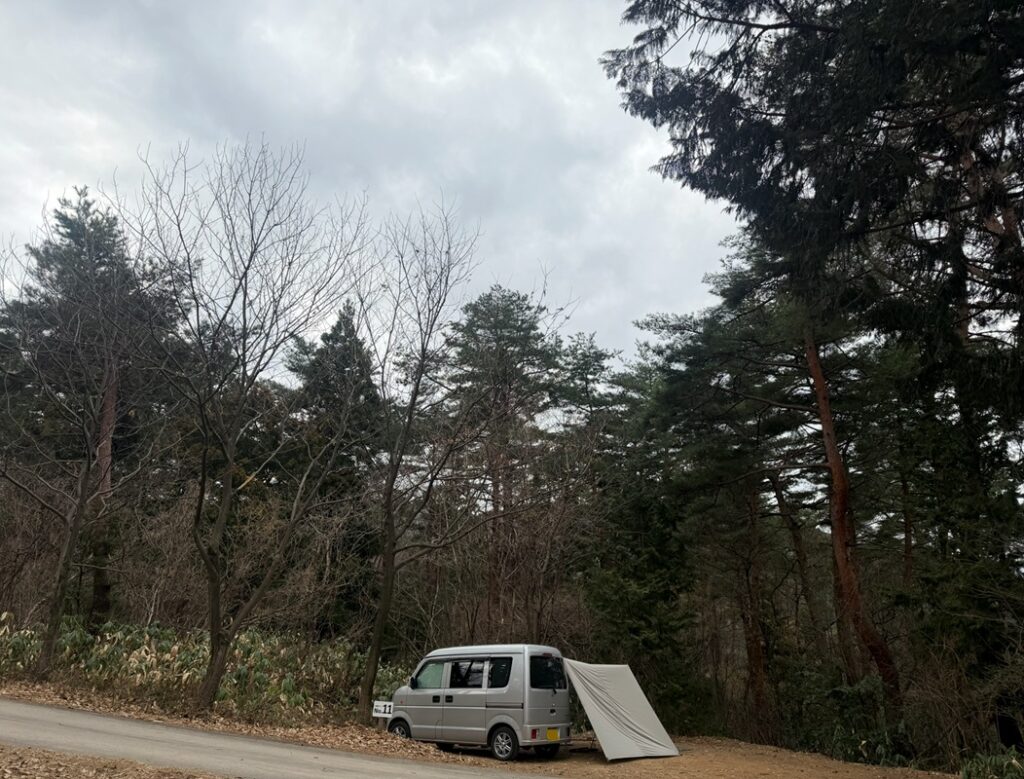 曇っているが、清々しさを感じた閑乗寺公園キャンプ場の朝