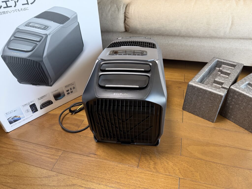 箱から取り出したEcoFlow WAVE 3本体と外箱、梱包材