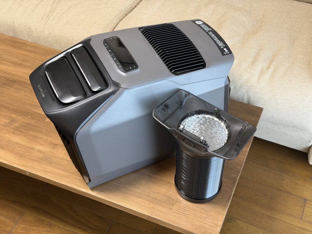 EcoFlow WAVE 3本体と排熱ダクトを並べた様子