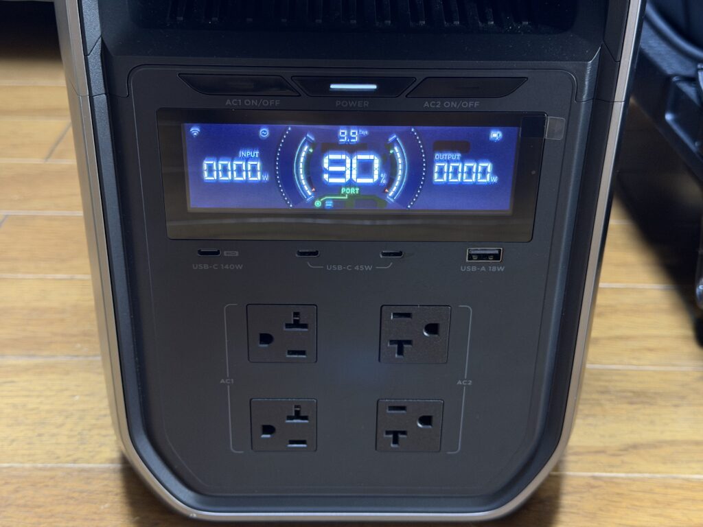 EcoFlowのポータブル電源の表示画面。試運転開始前の残量90%、入力0W、出力0Wを示している。