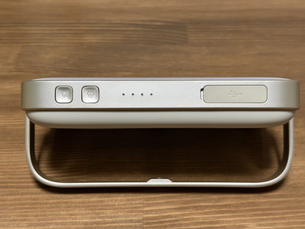 LUMENA PLUS2の明るさ調節ボタン、光色切替ボタン、バッテリー残量インジケーター