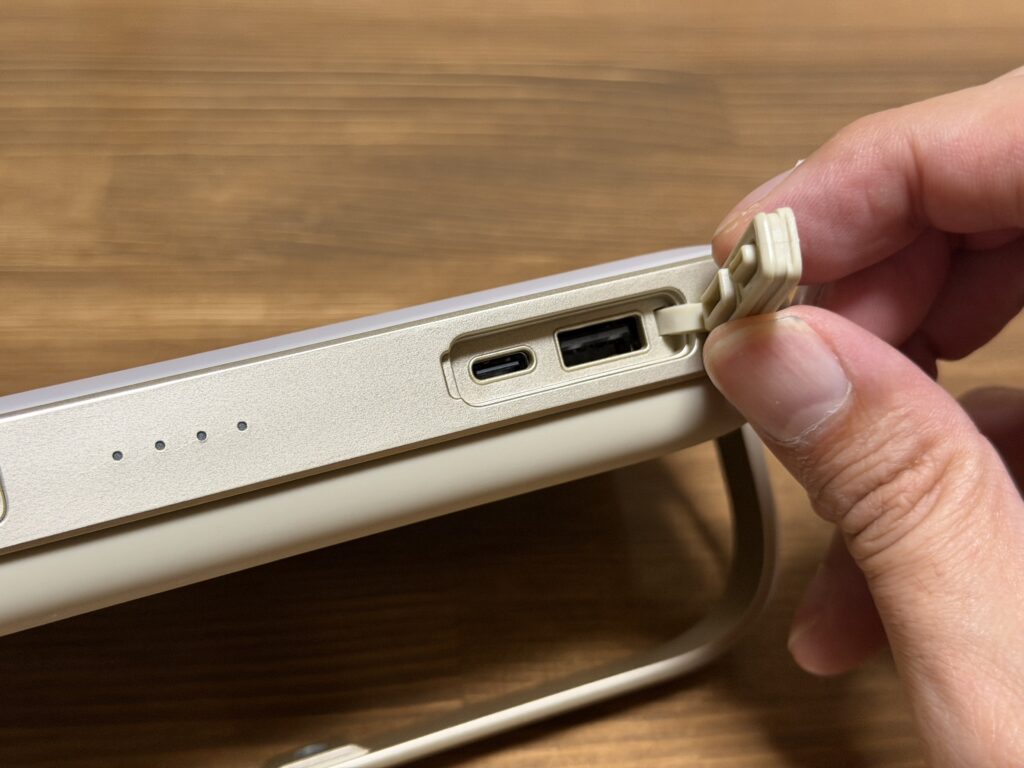 LUMENA PLUS2に搭載されたUSB Type-C端子とUSB-A端子