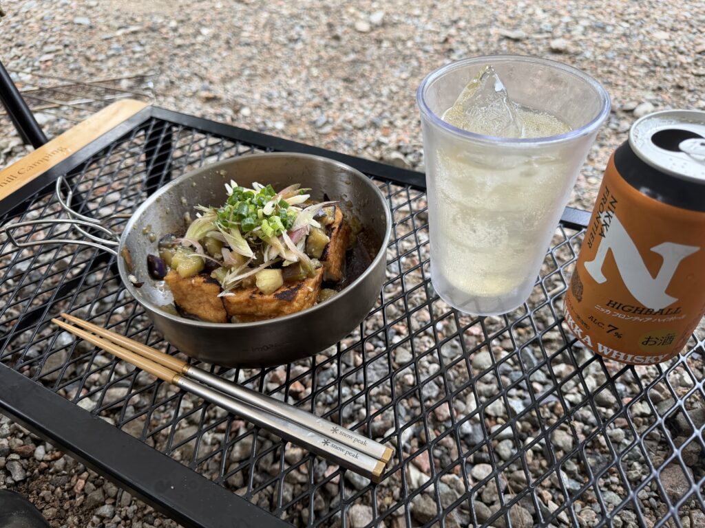 厚揚げのナス味噌田楽とニッカ フロンティアのハイボール