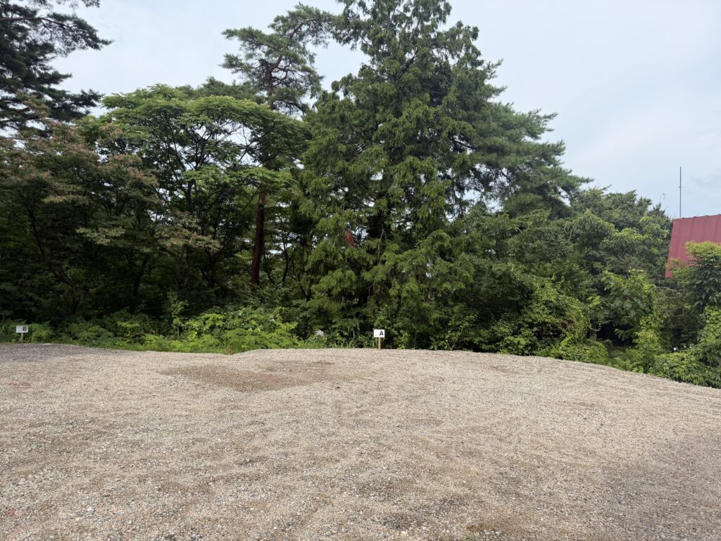 雨の車中泊キャンプを終えて撤収した閑乗寺公園キャンプ場のソロエリアA