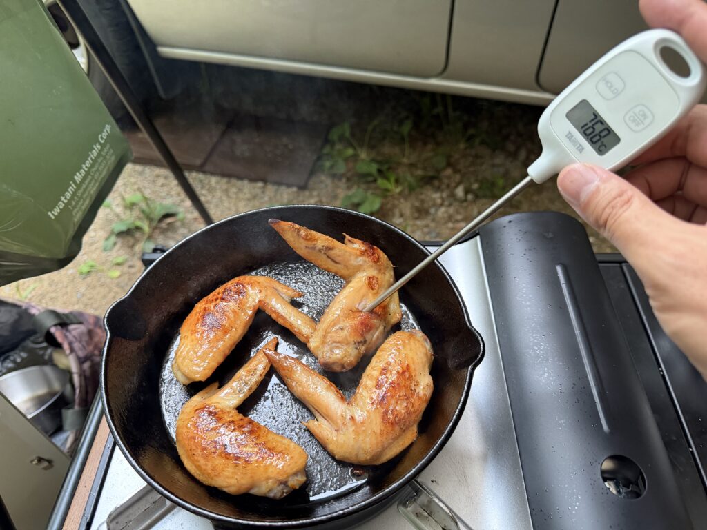 スキレットで仕上げた手羽中の中心温度76.8℃