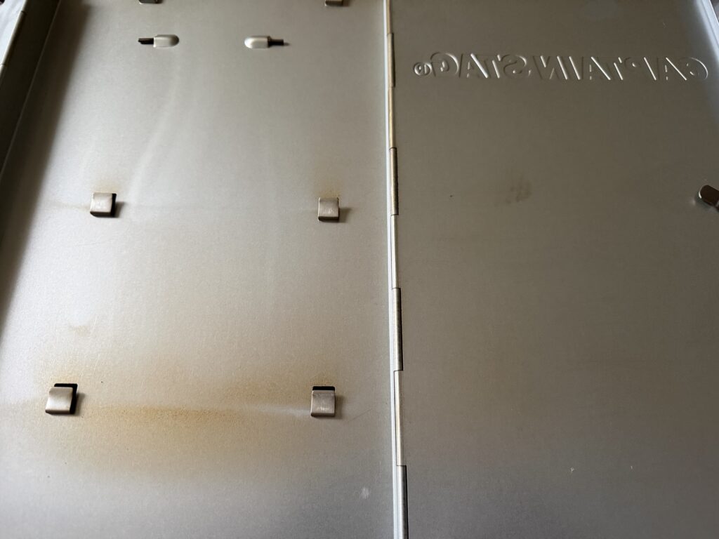 使用後のM-6547本体内側に付着した茶色い汚れ