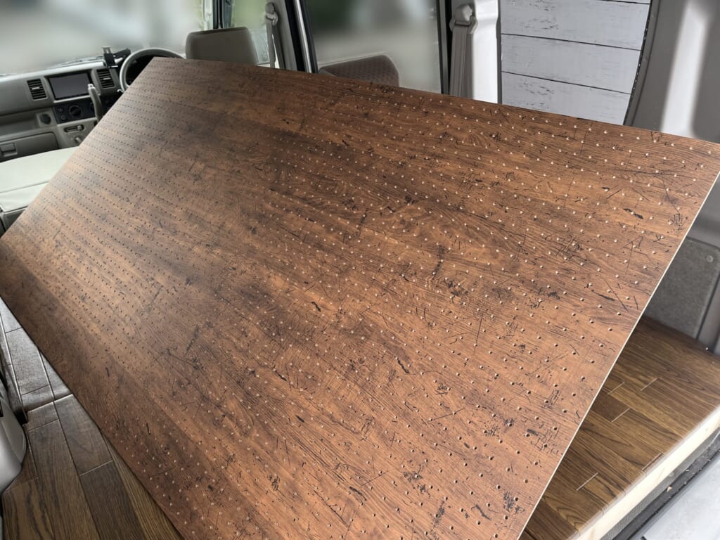 ホームセンタームサシで購入してきた有孔ボード